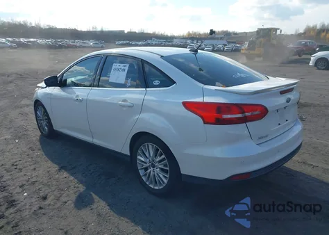 2016 Ford Focus Titanium z USA, uszkodzony, nr VIN 1FADP3J24GL236096